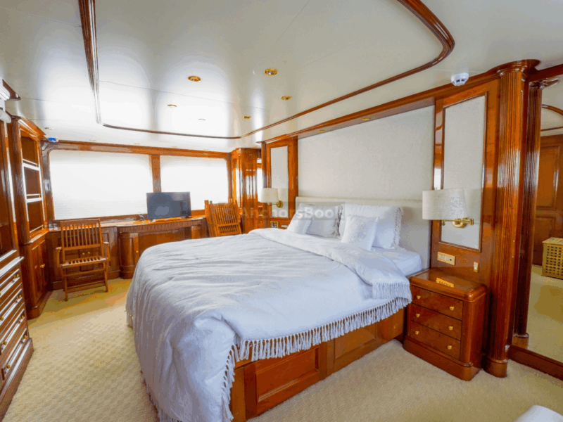 BENETTI 115 ULTRALUXURY YACHT - 55PAX