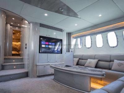 MAJESTIC PEARL 92ft - Dubai Yacht Rental