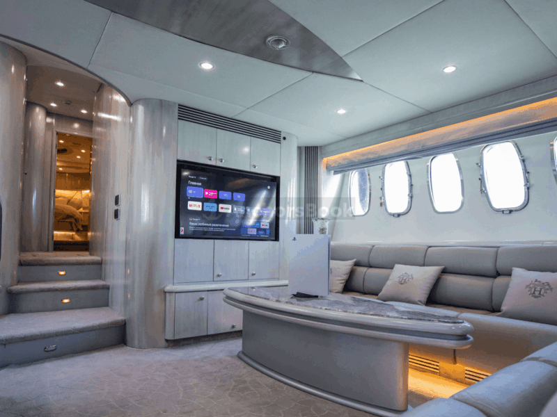 MAJESTIC PEARL 92ft - Dubai Yacht Rental