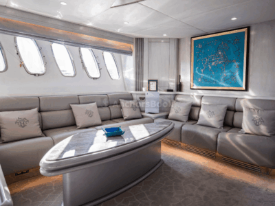 MAJESTIC PEARL 92ft - Dubai Yacht Rental