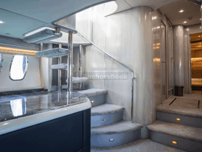 MAJESTIC PEARL 92ft - Dubai Yacht Rental