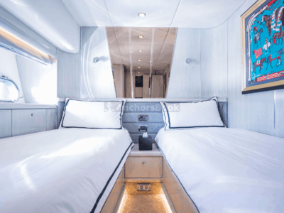 MAJESTIC PEARL 92ft - Dubai Yacht Rental