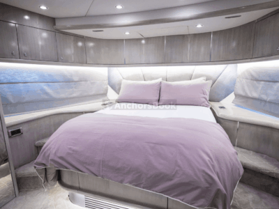 MAJESTIC PEARL 92ft - Dubai Yacht Rental