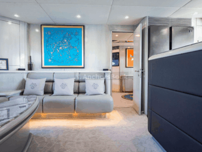MAJESTIC PEARL 92ft - Dubai Yacht Rental