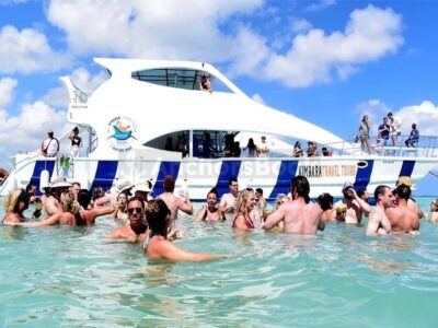 Premium yacht available in Punta Cana Shared Party