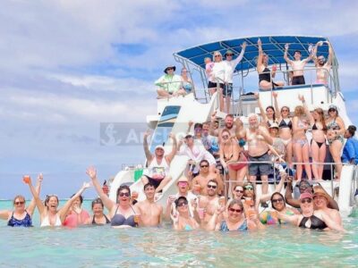 Exclusive Yacht Rental: 5-Star Crew & Captain Provided🥳