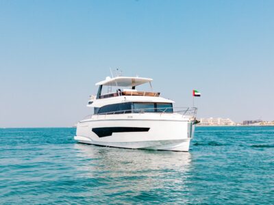 3-6 Hour Birthday Party 62ft Yacht With Cake, Decorations & Drinks Included – Dinner Optional – (Up to 25PAX)