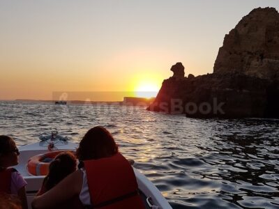 Shared Group SUNSET Boat Tour from Lagos to Ponta da Piedade with Local Guide