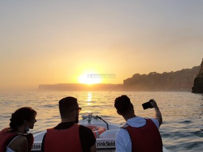 Shared Group SUNSET Boat Tour from Lagos to Ponta da Piedade with Local Guide