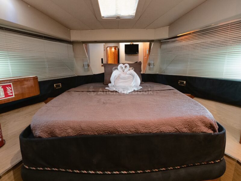 4-6 Hour Birthday Party 58ft Yacht - Includes: 🎂Cake, 🎈Decorations, 🥂Unlimited Alcohol & Soft Drinks