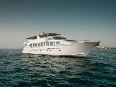 4-6 Hour Birthday Party VIP 118ft Yacht - Includes: 🚌Transfers, 🎂Cake, 🎈Decorations, 🥂Unlimited Alcohol & Soft Drinks