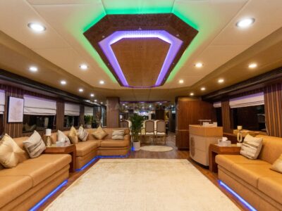 4-6 Hour Birthday Party VIP 118ft Yacht - Includes: 🚌Transfers, 🎂Cake, 🎈Decorations, 🥂Unlimited Alcohol & Soft Drinks