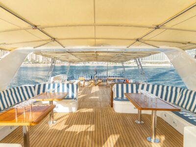 4-6 Hour Birthday Party VIP 118ft Yacht - Includes: 🚌Transfers, 🎂Cake, 🎈Decorations, 🥂Unlimited Alcohol & Soft Drinks