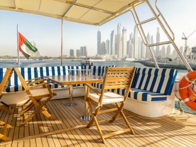 4-6 Hour Birthday Party VIP 118ft Yacht - Includes: 🚌Transfers, 🎂Cake, 🎈Decorations, 🥂Unlimited Alcohol & Soft Drinks
