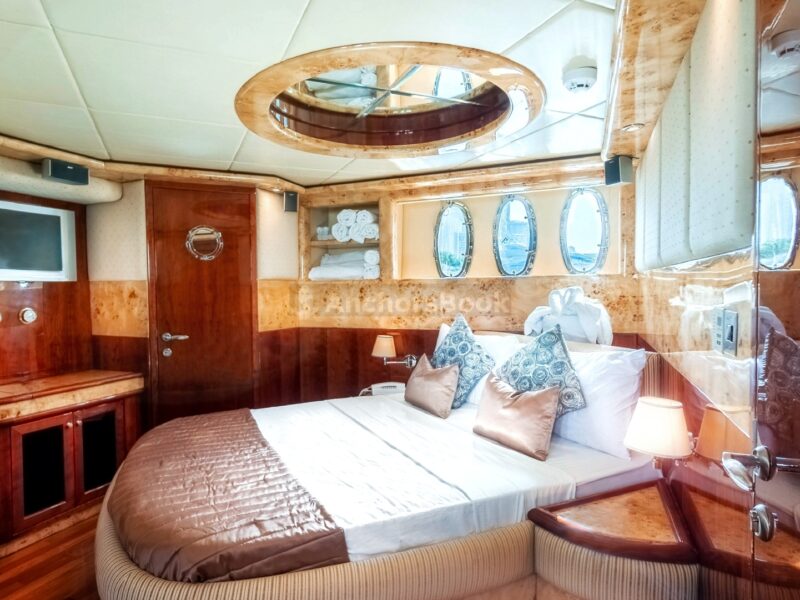 Yacht 61ft | Free 🥂 Unlimited Alcohol + Soft Drinks Included - Book 3 Hr Get 1 Hr Free Offer