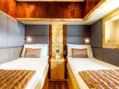 Yacht 61ft | Free 🥂 Unlimited Alcohol + Soft Drinks Included - Book 3 Hr Get 1 Hr Free Offer
