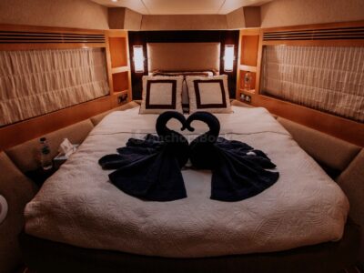 V 56ft | Free 🥂 Unlimited Alcohol + Soft Drinks Included - Book 3 Hr Get 1 Hr Free Offer