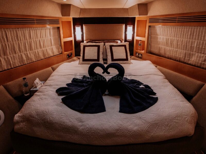 V 56ft | Free 🥂 Unlimited Alcohol + Soft Drinks Included - Book 3 Hr Get 1 Hr Free Offer