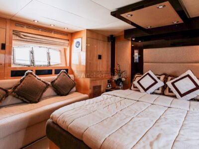 V 56ft | Free 🥂 Unlimited Alcohol + Soft Drinks Included - Book 3 Hr Get 1 Hr Free Offer