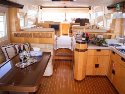 V 56ft | Free 🥂 Unlimited Alcohol + Soft Drinks Included - Book 3 Hr Get 1 Hr Free Offer