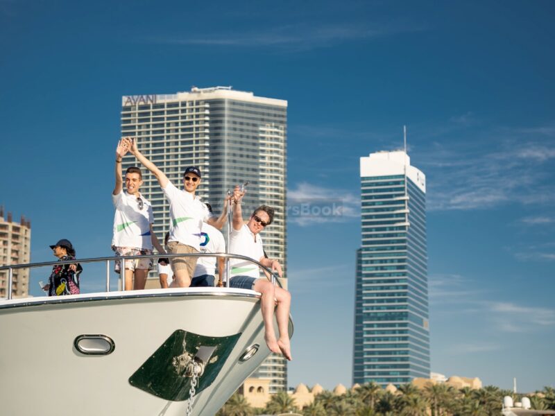 3 Hour Mega Yacht Dubai Tour With Dinner
