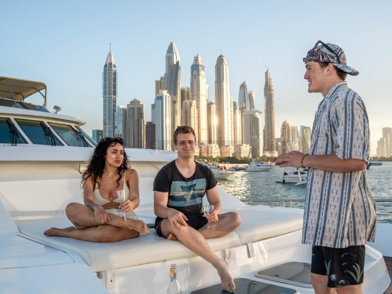 3 Hour Mega Yacht Dubai Tour With Dinner