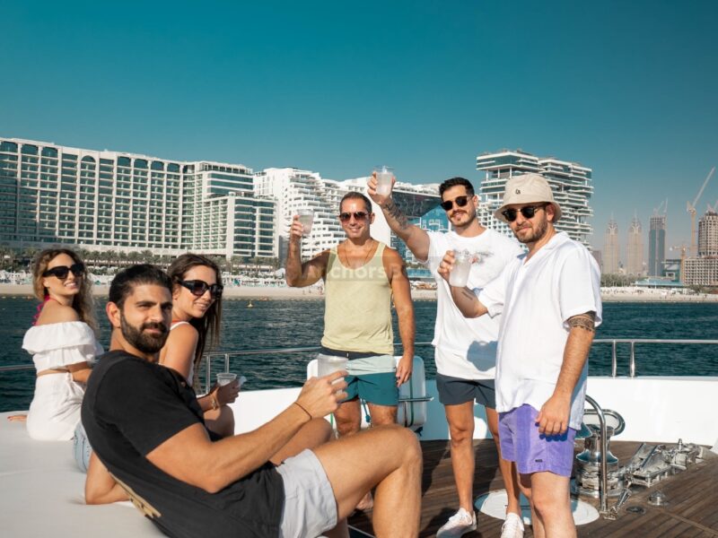 3 Hour Mega Yacht Dubai Tour With Dinner