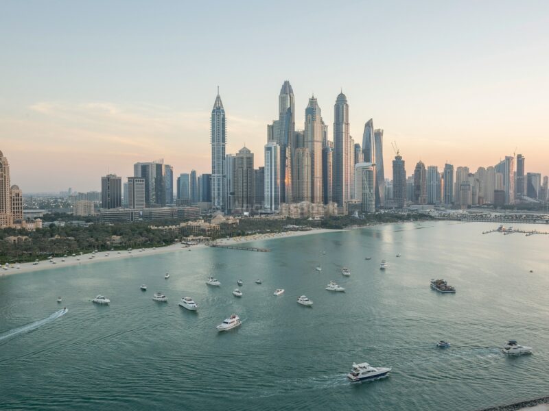 3 Hour Mega Yacht Dubai Tour With Dinner