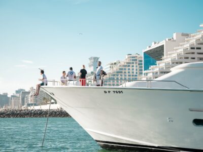 3 Hour Mega Yacht Dubai Tour With Dinner
