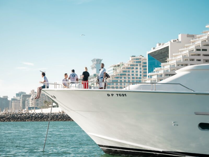 3 Hour Mega Yacht Dubai Tour With Dinner