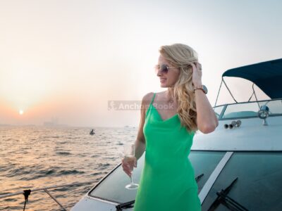 Dubai Sunset Shared Yacht Tour with BBQ Bites, Fresh Fruits & Drinks