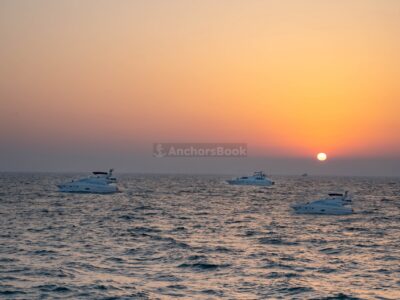 Dubai Sunset Shared Yacht Tour with BBQ Bites, Fresh Fruits & Drinks