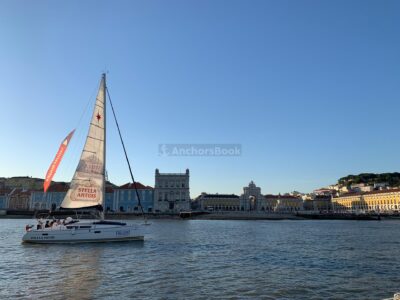 Sunset 2 hour shared boat tour in Lisbon