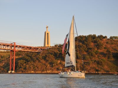 Sunset 2 hour shared boat tour in Lisbon