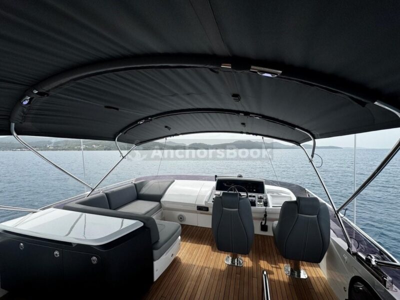 LUXRY YACHT TOUR