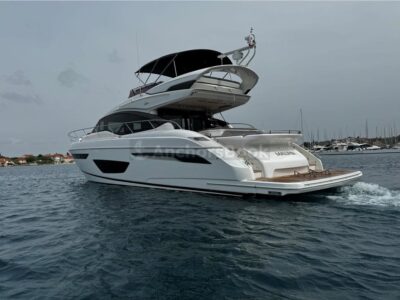 LUXRY YACHT TOUR