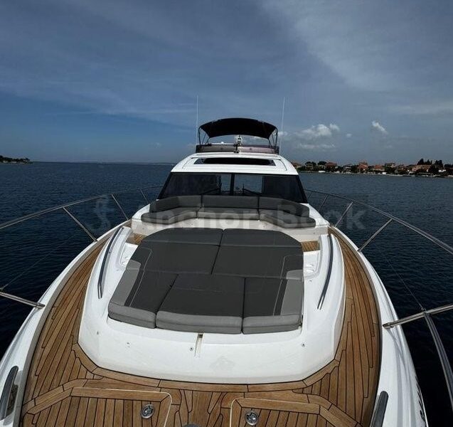 LUXRY YACHT TOUR