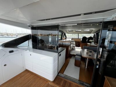 LUXRY YACHT TOUR