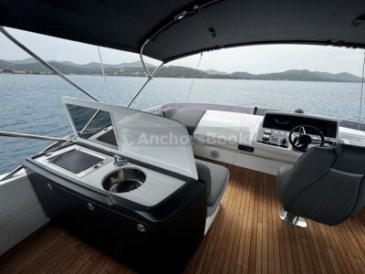 LUXRY YACHT TOUR