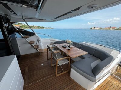 LUXRY YACHT TOUR