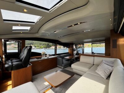 LUXRY YACHT TOUR