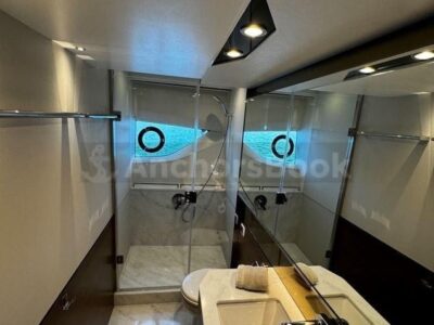 LUXRY YACHT TOUR