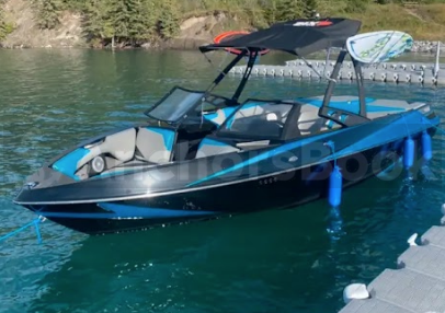 AXIS Wake Research T22, 400HP - Kelowna Boat Rental