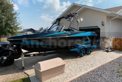AXIS Wake Research T22, 400HP - Kelowna Boat Rental