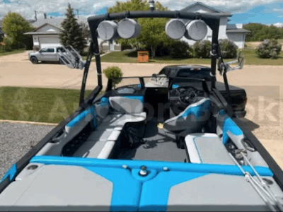 AXIS Wake Research T22, 400HP - Kelowna Boat Rental
