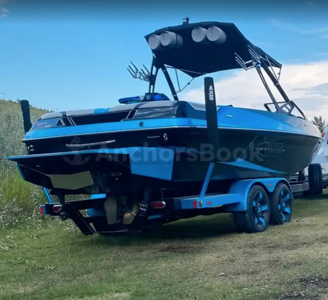 AXIS Wake Research T22, 400HP - Kelowna Boat Rental