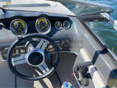 7 PASSENGER SPEEDBOAT