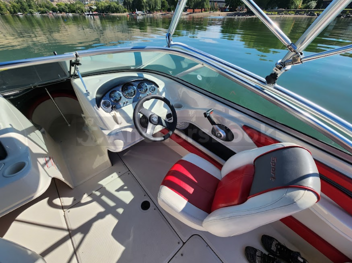 10 PASSENGER SPEEDBOAT