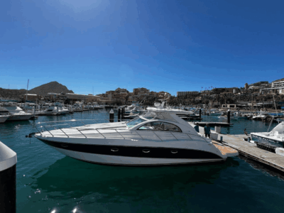 Cabo Luxury Yacht Charter – Private Crew & Snorkeling Adventure