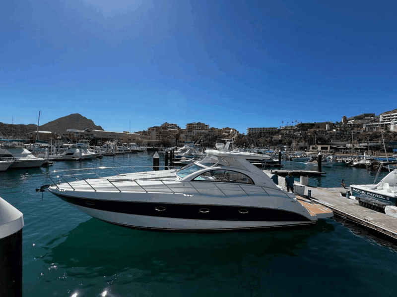 Cabo Luxury Yacht Charter – Private Crew & Snorkeling Adventure